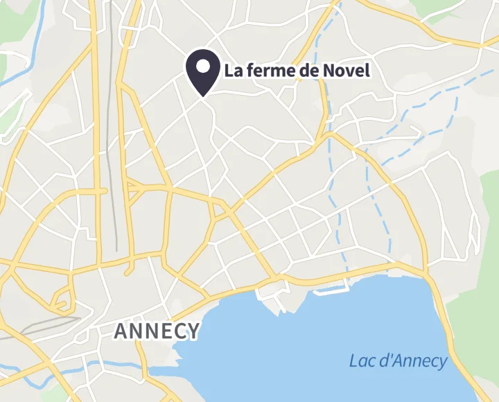 Plan : la ferme de Novel, au nord du centre d'Annecy et du lac. Ouvrir l'adresse dans Google Maps, nouvel onglet